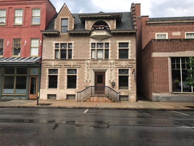 Dentists in Lancaster: Roger Gibbon DDS