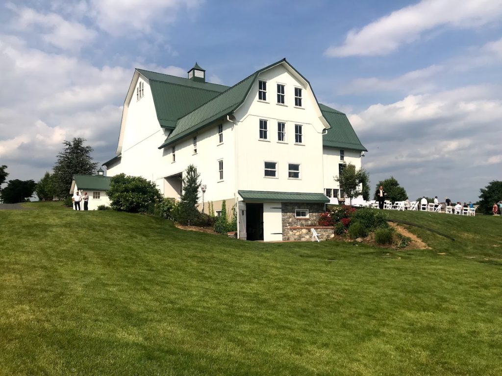 Event Venues in Manheim: Lakefield Weddings