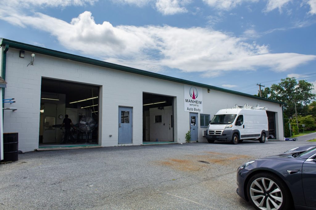 Oil Changes in Manheim: CARSTAR Manheim Imports Collision