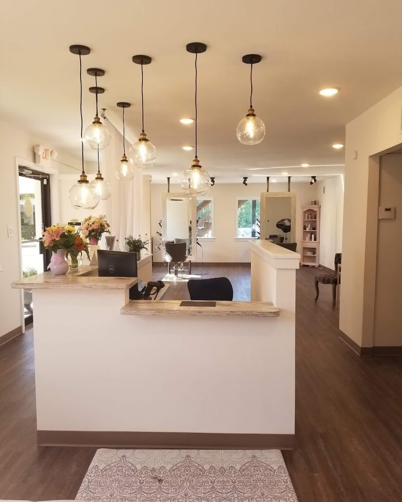 Salons in East Petersburg: Panache Beauty Lounge