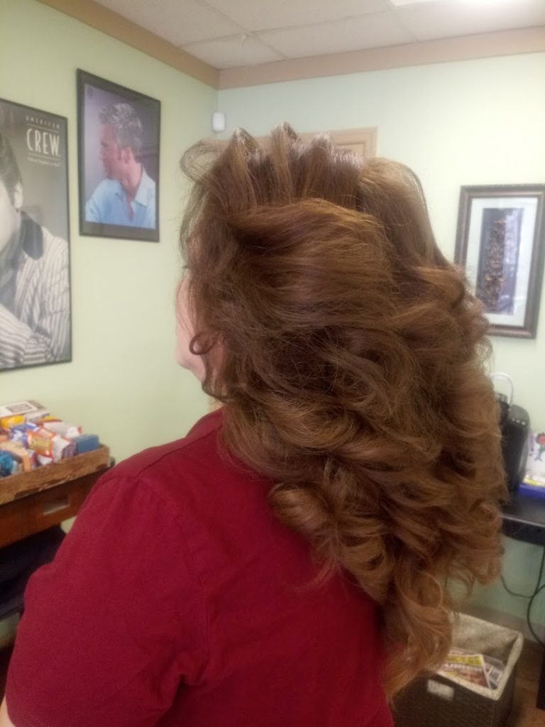 Salons in Mount Joy: Designs On Main