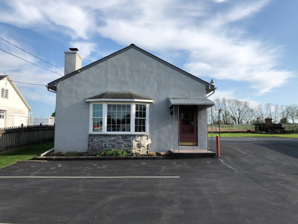 Salons in Smoketown: Kings Den Hair Styling Salon