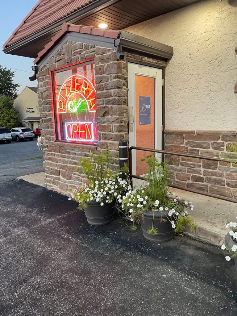 Caruso's Italian Restaurant & Pizzeria: Lancaster Restaurants