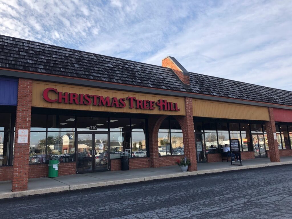 Christmas Tree Hill at The Shops @ Rockvale: Lancaster Gift Shops