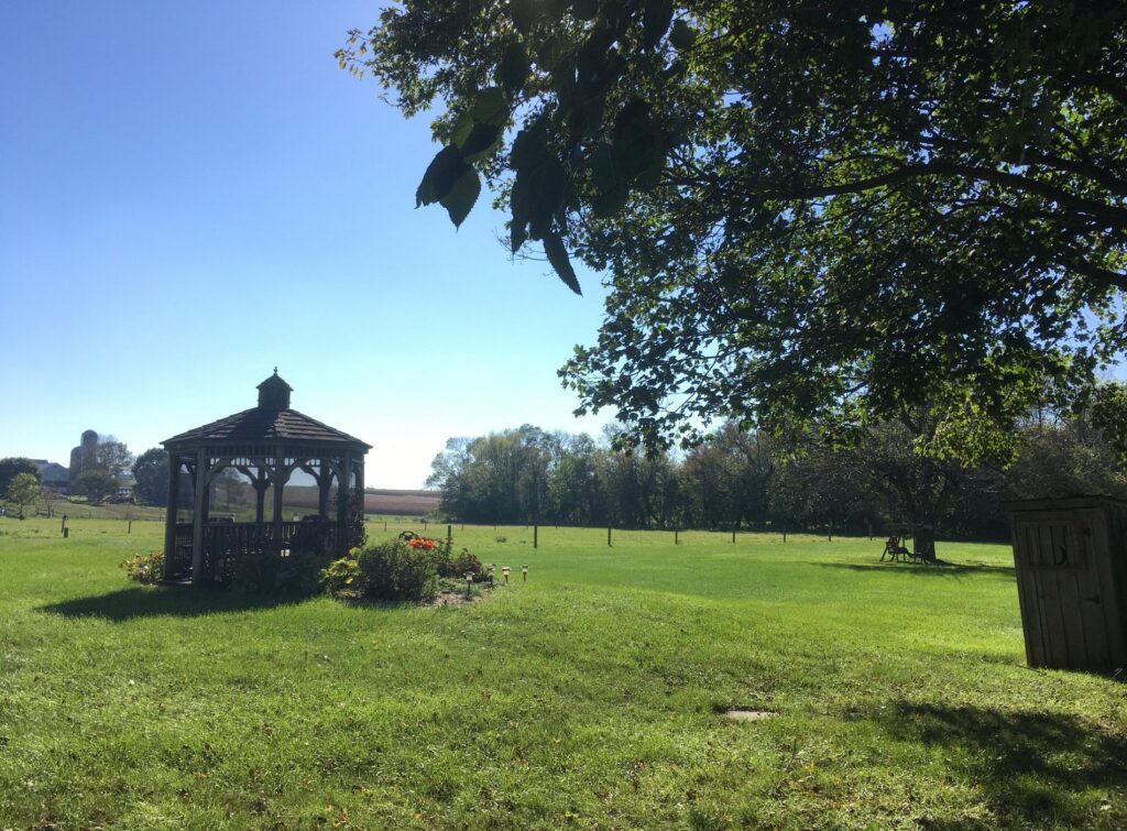 Frogtown Acres Bed & Breakfast: Paradise Bed & Breakfasts