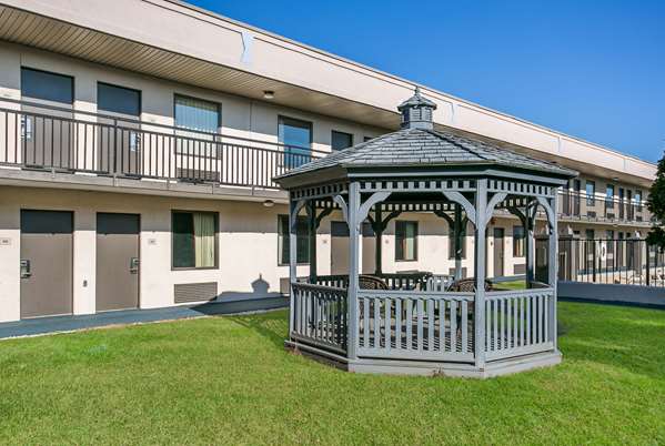 Rodeway Inn: Lancaster Hotels